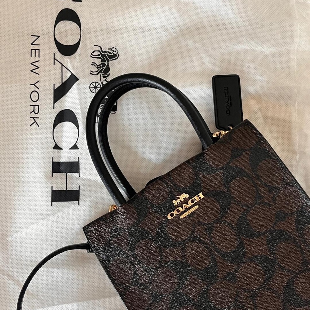 Elegant Unisex Coach Mini Cally Crossbody - Picture 2 of 6